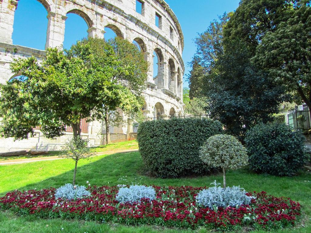 Gorgeous Apartment In Pula With House Sea View Εξωτερικό φωτογραφία